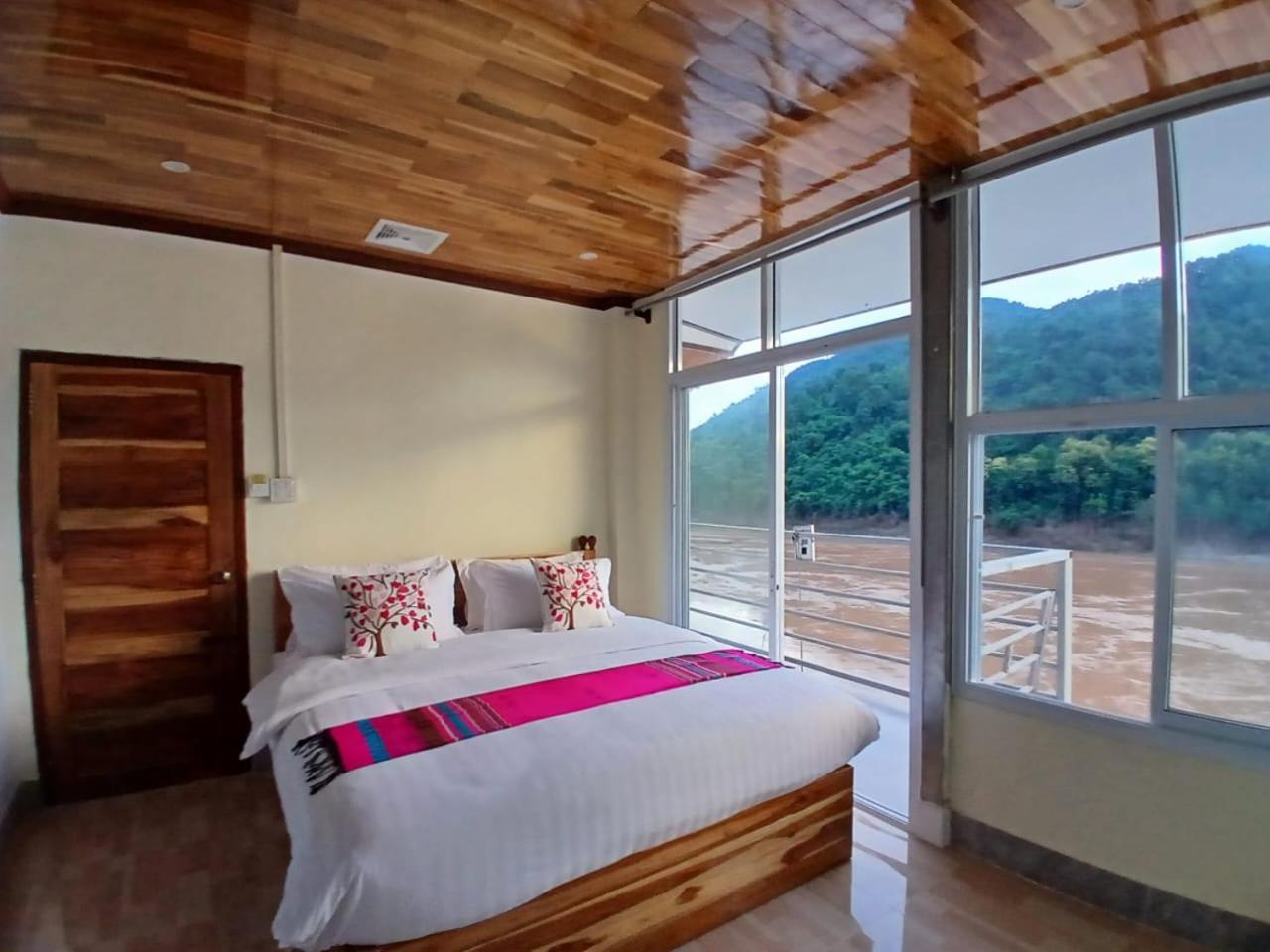 Villa Mekong 2 Guesthouse Pakbeng Luaran gambar